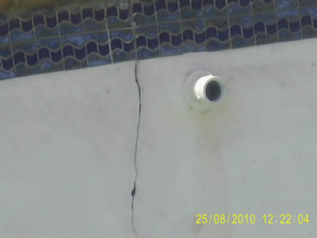 Pool crack Pool crack